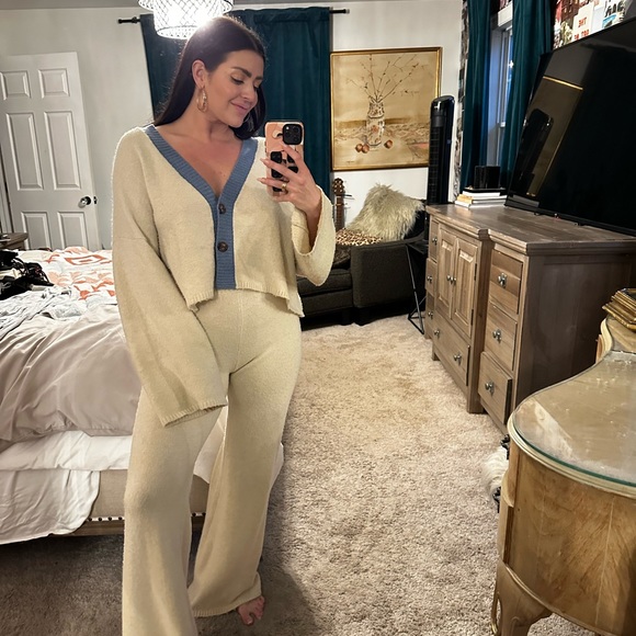 Cashmere Set - Picture 2 of 2